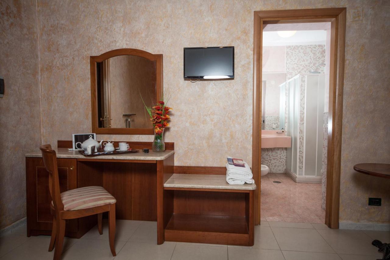 Hotel Cesare 14 Neapol Exteriér fotografie